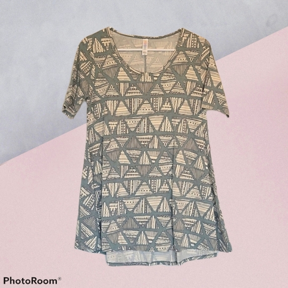 LuLaRoe Tops - 🥳CLEARANCE🥳🐕Lularoe Perfect T🐕